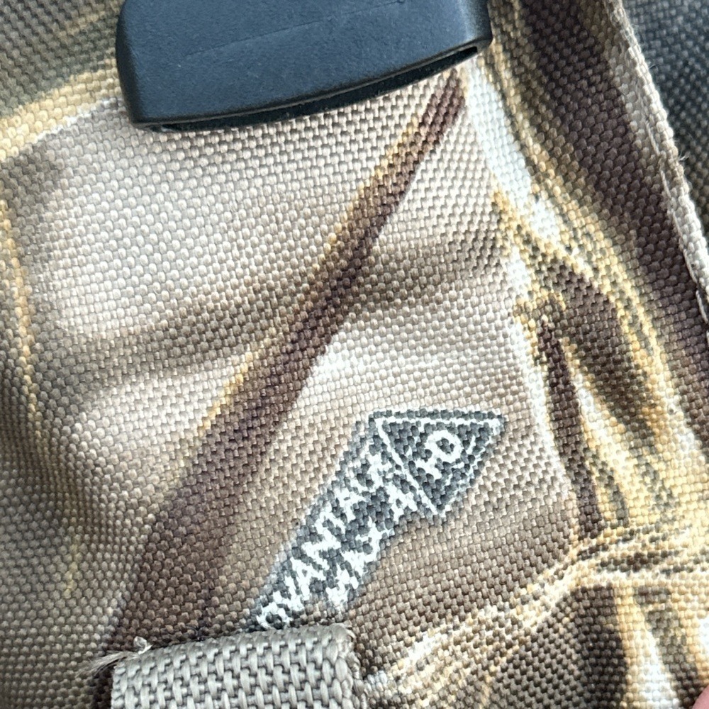 Ducks Unlimited Very Nice Avery Camouflage Men's Messenger Bag - Picture 3 of 5